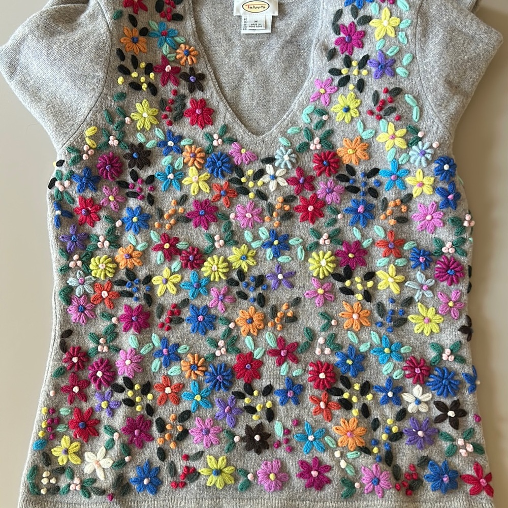Floral 100% Lambs Wool TALBOTS sweater yarn flowers beautifully made. SZ MED